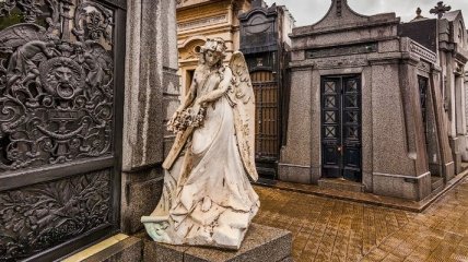 Город мертвых: интересные фото склепов в  Буэнос-Айресе (Фото)
