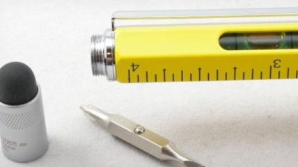 Обычная шариковая ручка с необычными функциями