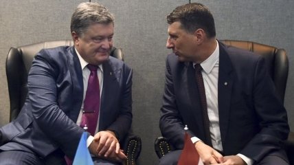 Порошенко попросил президента Латвии вернуть конфискованные деньги Януковича