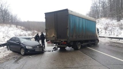 На харьковской окружной столкнулись четыре авто: одна из пострадавших женщин скончалась (фото)