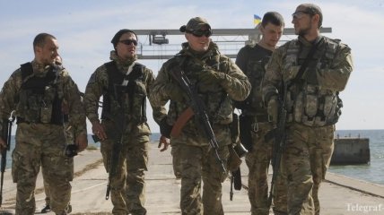 Турчинов анонсировал увеличение зарплат военным