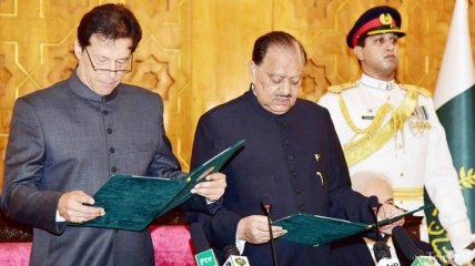 Имран Хан принял присягу в качестве нового премьер-министра Пакистана