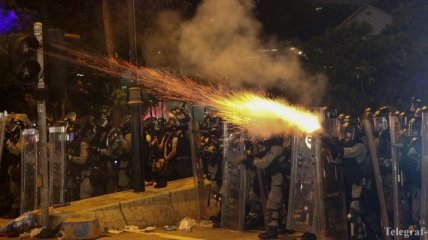 В Гонконге продолжаются демонстрации: полиция применила слезоточивый газ 