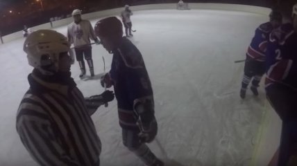 В Бурятии хоккеист избил судью клюшкой (Видео)