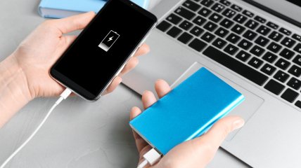 Смартфон при подключении к ноутбуку по USB использует его для заряда