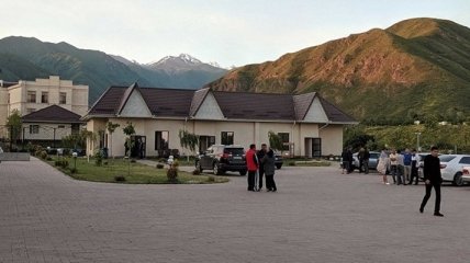 Кыргызстан: сторонники экс-президента захватили шестерых спецназовцев 