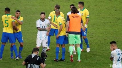 Неймар и Месси встретились после матча Бразилия - Аргентина