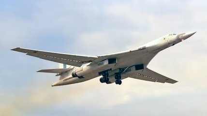 Возможны пуски ракет бомбардировщиком Ту-160. Иллюстрация