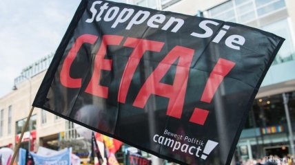 Сотни тысяч немцев вышли на улицы для протеста против торгового соглашения между ЕС и США