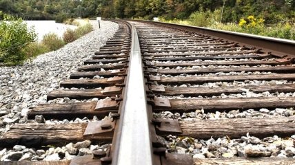 Женщина трагически погибла, бросившись под колеса поезда  