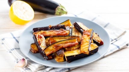 Кисло-сладкие баклажаны - отличный гарнир к мясному или рыбному блюду