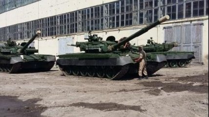 "Укроборонпром" передал армии первые модернизированные танки Т-80