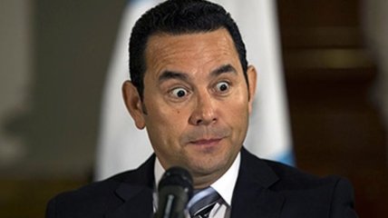 Президента Гватемалы обвиняют в махинациях 