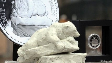 В Германии поставили памятник белому медведю Кнуту