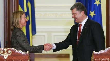 Порошенко и Могерини обсудили прекращение огня на Донбассе