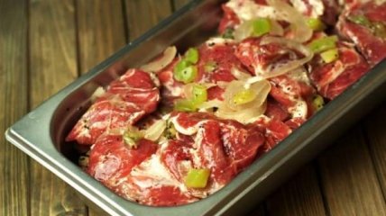 Правильная нарезка мяса важна для шашлыка