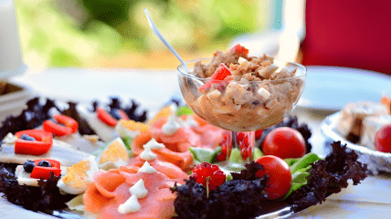 Салат з тунцем та креветками: ідеальна страва для святкового столу