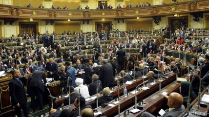 Парламент Египта продлил режим ЧП