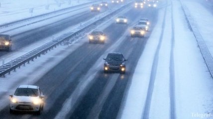 Непогода в Украине: на ряде дорог запретили движение транспорта