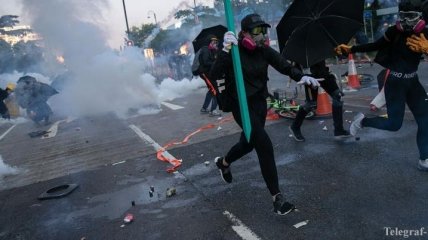 На видео попала первая смерть на протестах в Гонконге (Видео)