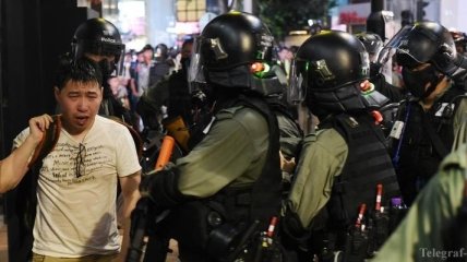 Протесты в Гонконге: полиция задержала более 200 человек (Видео)