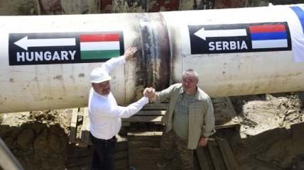 Венгрия собралась качать российскую нефть в еще одну европейскую страну, используя Украину