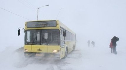 На Одесчине из снежного заноса освободили автобус с туристами