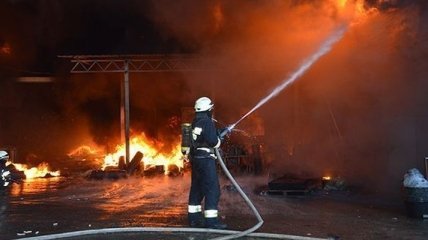 В Харькове горела мусорка: погибло двое человек