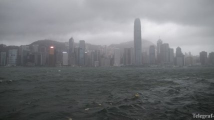 В Гонконге отменили около 140 авиарейсов из-за шторма "Пакхар"