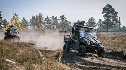 Военные получили новые боевые вездеходы: фото