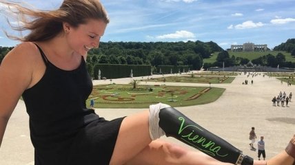 Девушка с протезом объехала всю Европу и завела тревел-блог (Фото)