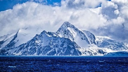 NASA обнаружило 250 метеоритов в ледниках Антарктиды