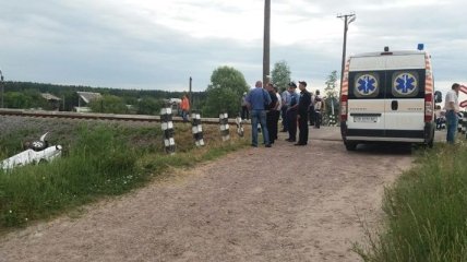 В Черниговской области грузовой поезд столкнулся с автомобилем