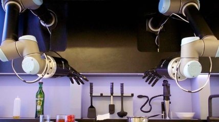 Инженер представил первого в мире робота-повара (Видео)