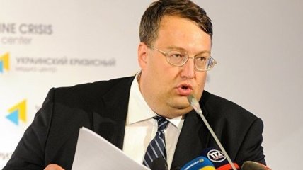 Геращенко отреагировал на заявления Собчак о намерении поехать в Крым