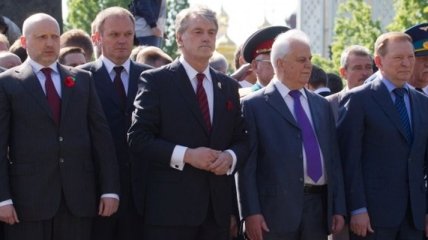 Турчинов, Кравчук, Кучма и Ющенко почтили память погибших в ВОВ 