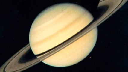Ученые объяснили по каким законам движутся кольца Сатурна