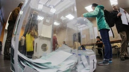 На выборах в Москве кандидат в депутаты покусал членов избирательной комиссии