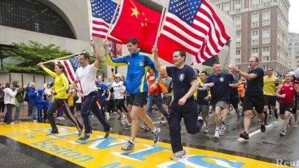 Бостонский марафон, прерванный терактами, удалось завершить