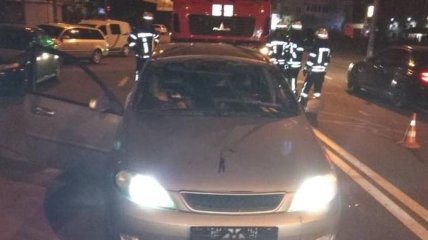 Взрыв авто в Киеве: полиция проверяет две версии 