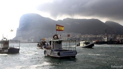 Лондон обвинил Испанию в незаконном вторжении в воды Гибралтара