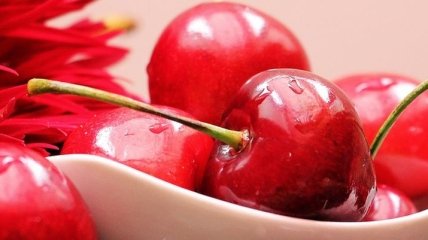 Медики назвали полезные свойства вишневого сока для пожилых людей