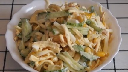 Незвичайний і простий салат із сиром косичка