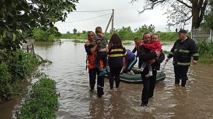 Непогода на западе: подтоплены более полусотни населенных пунктов 