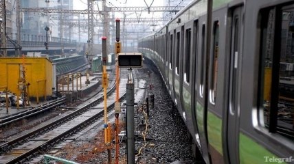 На севере Японии скорый поезд "Синкансэн" сошел с рельсов