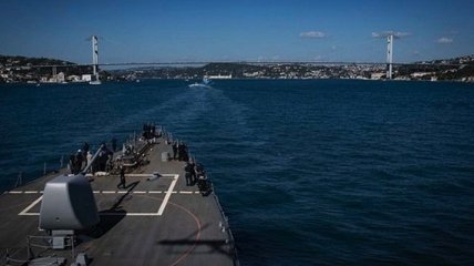 Эсминец ВМС США вошел в Черное море 