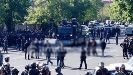 Акции протеста в Ереване: полицейские задержали более 100 оппозиционеров