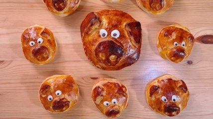 Рецепт дня: сладкие булочки в виде свинок на Новый год 2019 