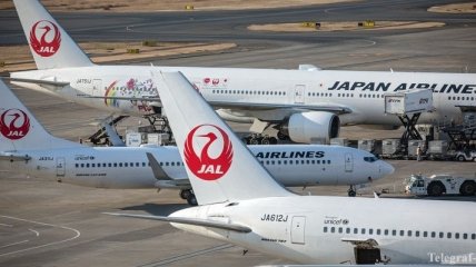 В международном аэропорту Токио на взлете загорелся самолет, есть пострадавшие