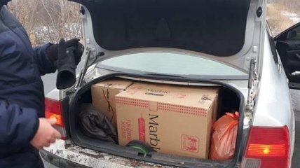 В Одесской области в авто обнаружены 9 ящиков контрабандных сигарет
